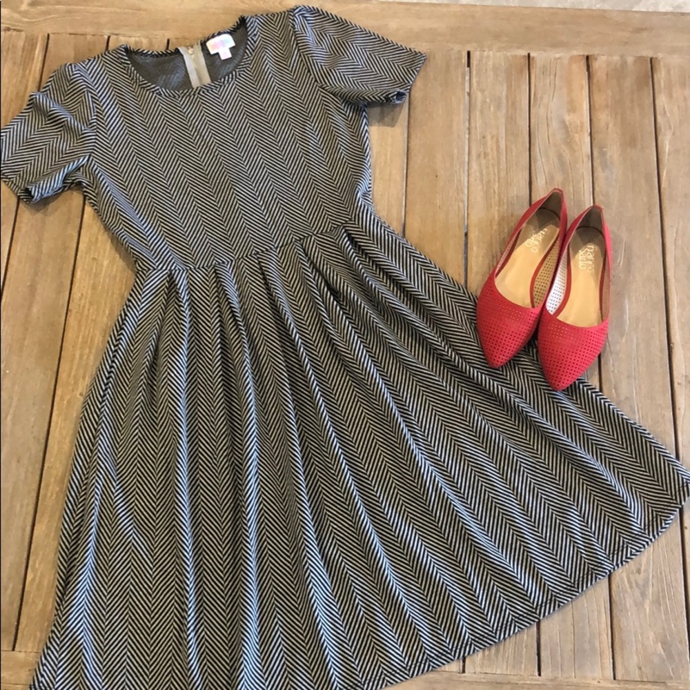 Women’s LuLaRoe Amelia